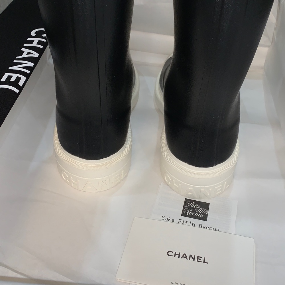 AUTHENTIC 2025 CHANEL Black and Cream Logo Rain Boots BRAND NEW 37 receipt - Picture 5 of 17